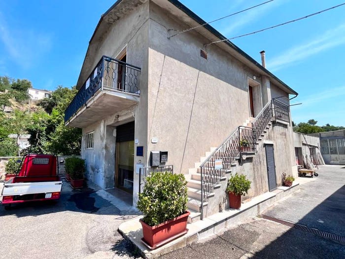 Casa con 5 locali in vendita in Via Santa Chiara, Centro, Pitigliano
