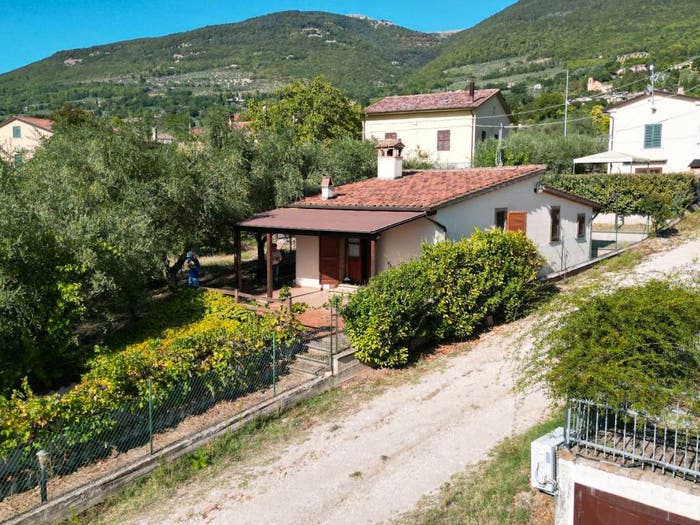 Casa con 6 locali in vendita in Via Millematti, San Vitale Viole, Assisi