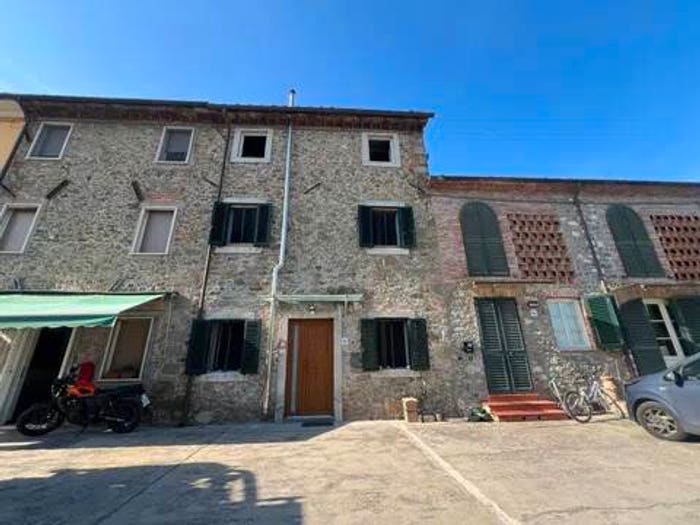 Casa con 6 locali in vendita in Via Ceppo Di Melo, Marlia, Capannori