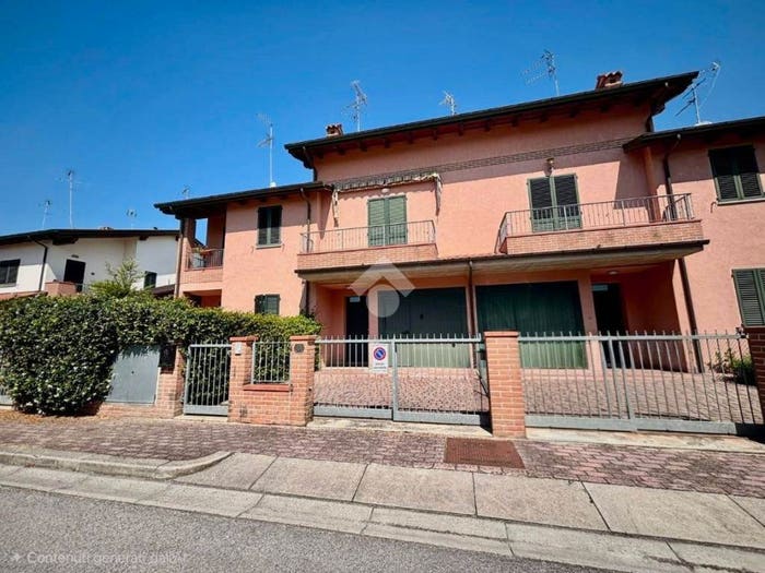 Casa quadrilocale in vendita in Via della Solidarietà, Centro, Alfonsine