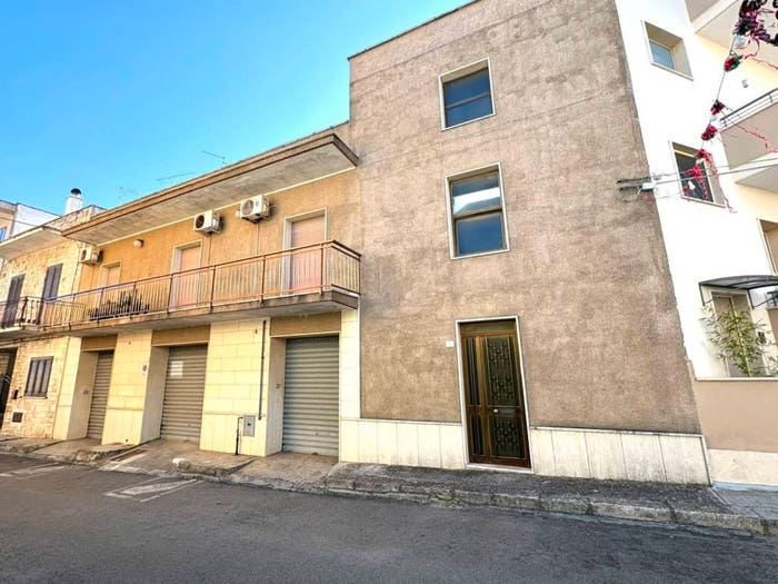 Appartamento con 6 locali in vendita in Via Megha Stanelli, Centro, Galatone