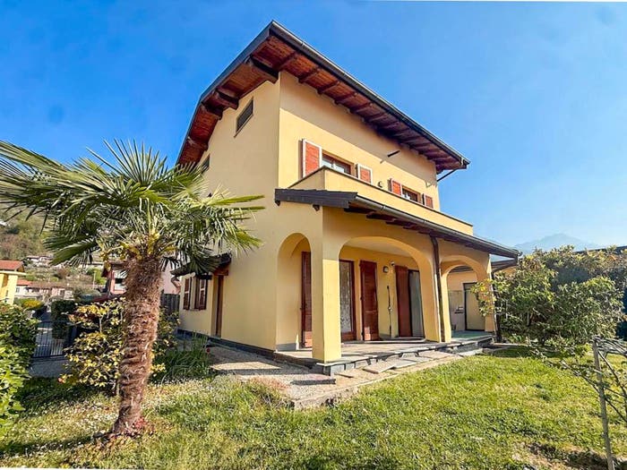 Casa con 6 locali in vendita in Via Ceresio, Centro, Porlezza