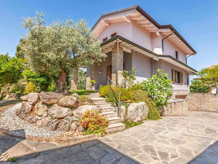 Casa con 6 locali in vendita in Via Don Minzoni, Centro, Bellinzago Novarese