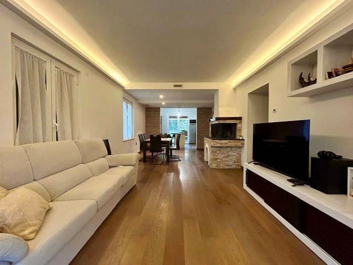 Casa con 6 locali in vendita in Piane, Camerata Picena