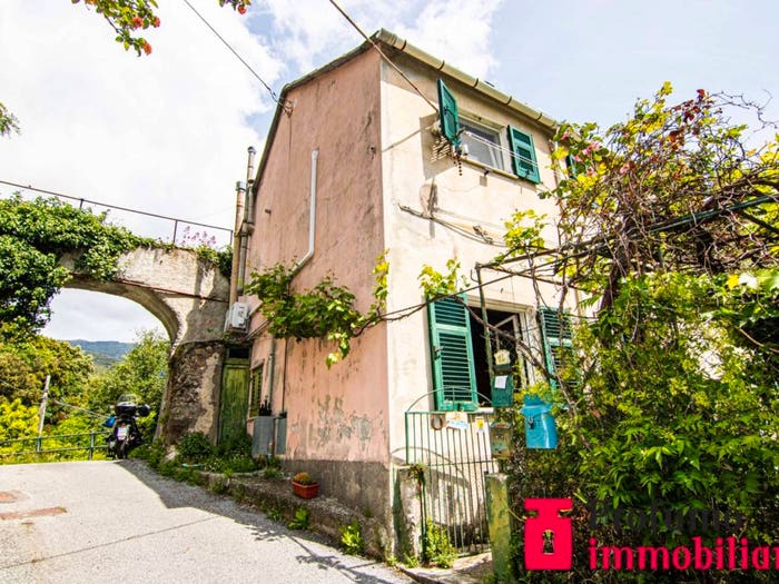 Appartamento quadrilocale in vendita in Via Luca Assarino, Acquasanta San Carlo, Genova
