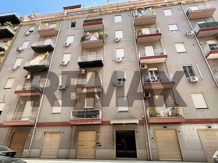 Appartamento trilocale in vendita in Via Ammiraglio Persano, Montepellegrino, Palermo