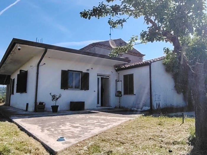 Casa con 6 locali in vendita in Via Silvio De Sanctis, San Liberatore, Frosinone