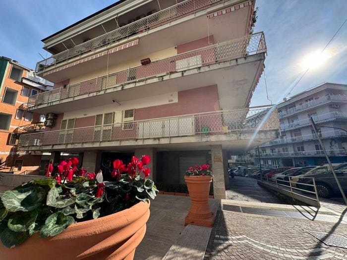 Appartamento quadrilocale in vendita in Viale del Poggio di Capodimonte, Colli Aminei Capodimonte, Napoli
