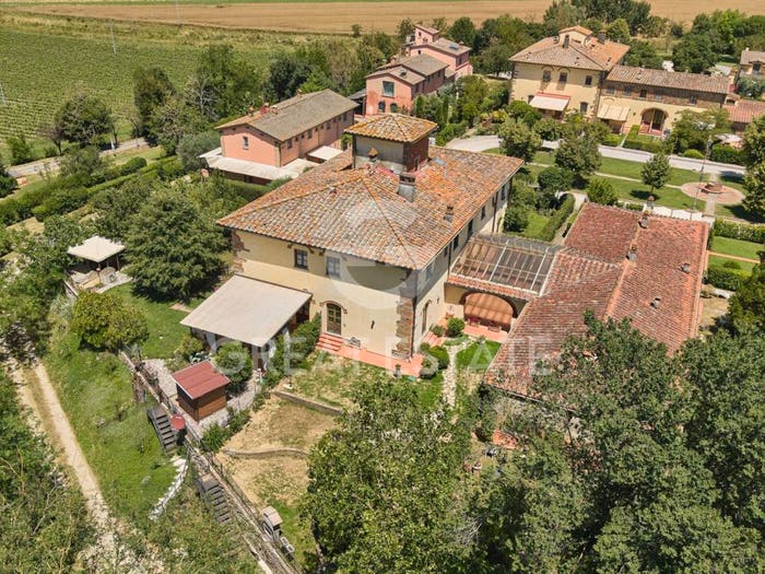 Casa con 6 locali in vendita in Piazza Guido Monaco, Porta Santo Spirito Stazione, Arezzo
