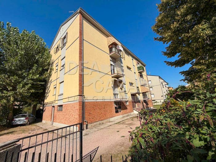 Appartamento quadrilocale in vendita in Via Edmondo De Amicis, Centro, Mirandola