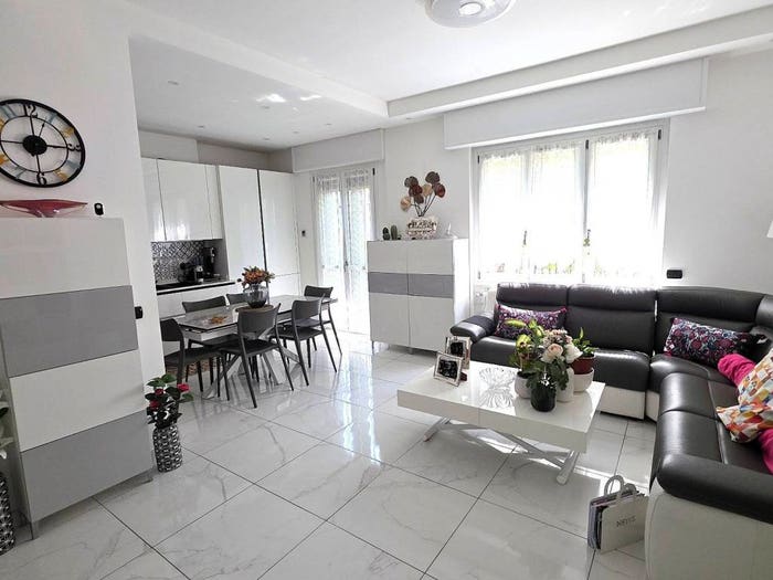 Appartamento trilocale in vendita in Via Angelo Inganni, Primaticcio, Milano