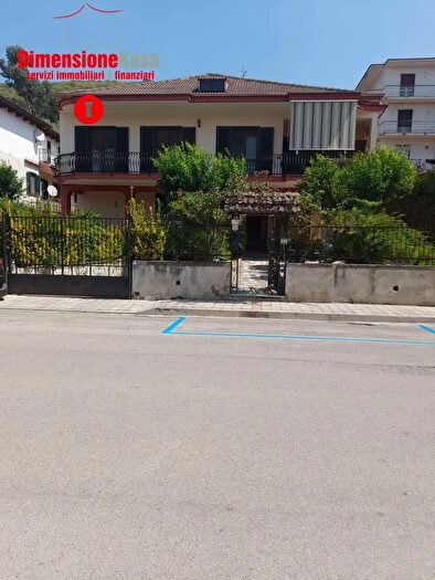 Casa con 9 locali in vendita in Via Barracco, San Felice A Cancello