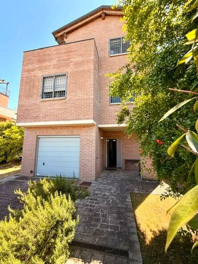 Casa con 6 locali in vendita in Via della Seta, Granarolo Dell'Emilia E Via Dagol, Granarolo dell'Emilia