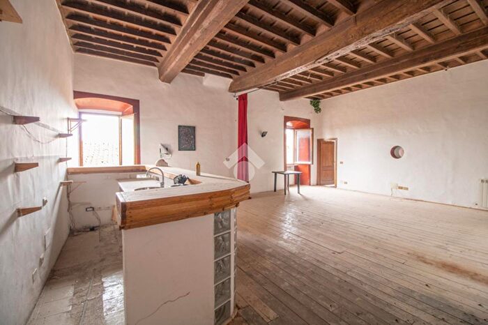 Appartamento trilocale in vendita in Via Massari, Casperia