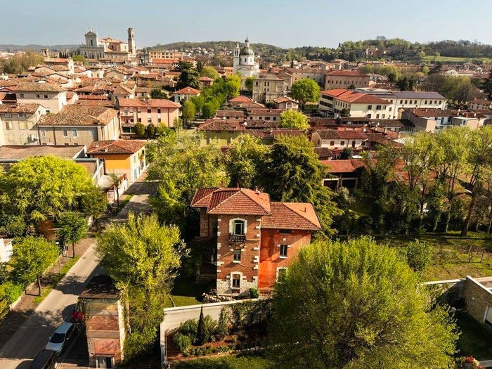 Casa con 6 locali in vendita in Viale Maifreni, Centro, Castiglione delle Stiviere