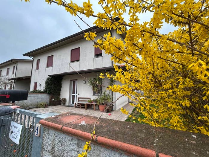Casa quadrilocale in vendita in Via Giordano Bruno, Centro, Molinella