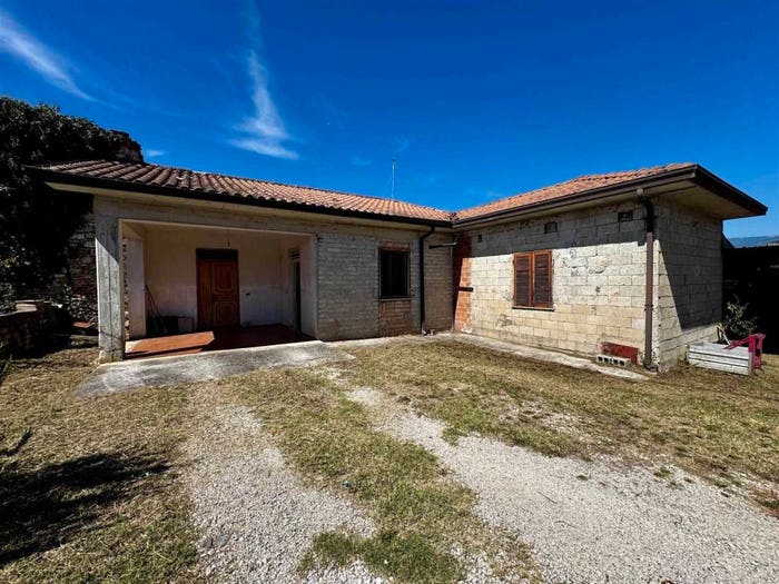 Casa con 6 locali in vendita in Via Villetta Sant'Anna, Veroli