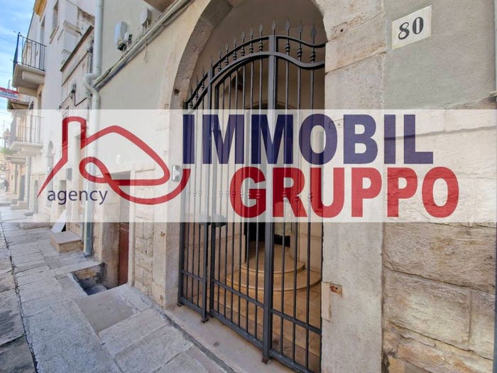 Appartamento trilocale in vendita in Via Gabriele Manthonè, Centro Storico, Andria