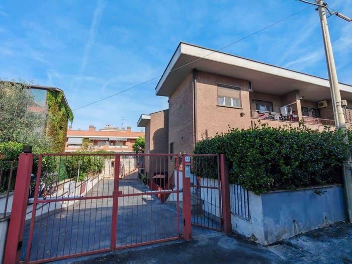 Casa quadrilocale in vendita in Via Eugenio Fava, Santa Maria delle Mole, Marino