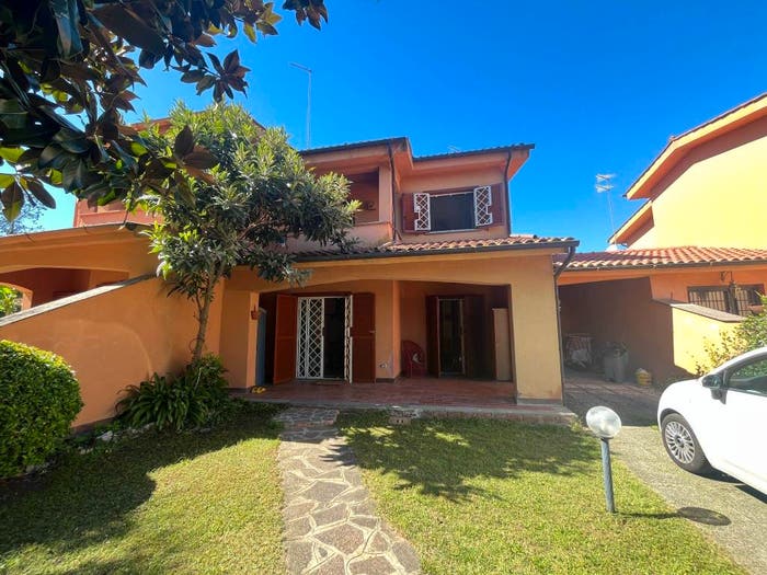 Casa quadrilocale in vendita in Viale Wolfgang Amadeus Mozart, Nepi