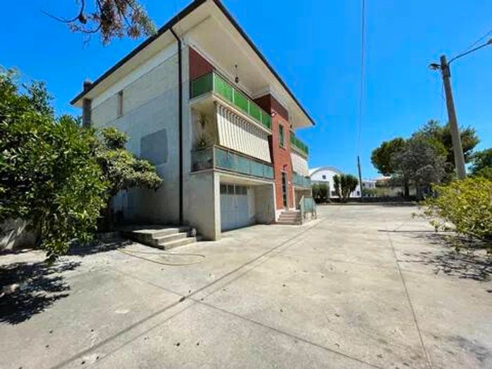 Casa con 6 locali in vendita in Contrada Piane, Francavilla al Mare
