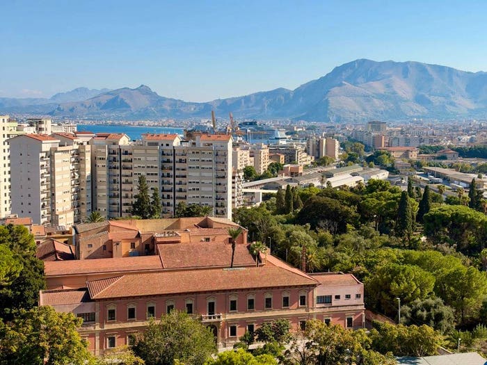 Casa con 5 locali in vendita in Via dell'Autonomia Siciliana, Montepellegrino, Palermo
