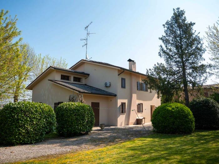 Casa con 6 locali in vendita in Via Minelli, Frazioni Nord, Cento