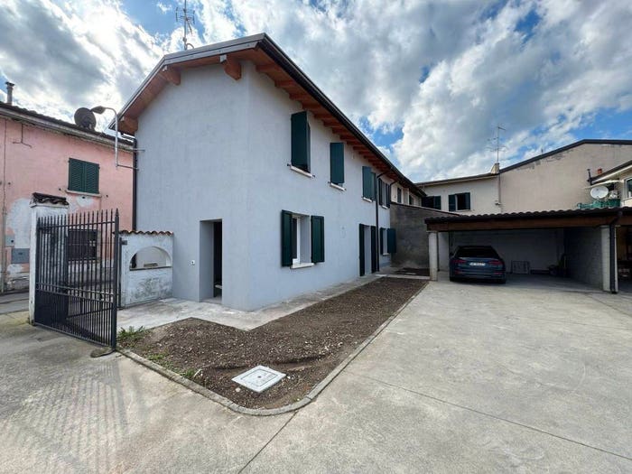 Casa con 5 locali in vendita in Via San Martino, Isorella