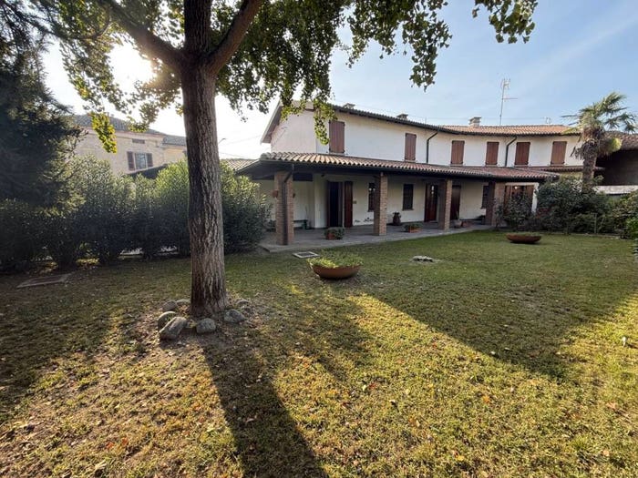 Casa con 5 locali in vendita in Via Martiri della Libertà, Centro, Annicco