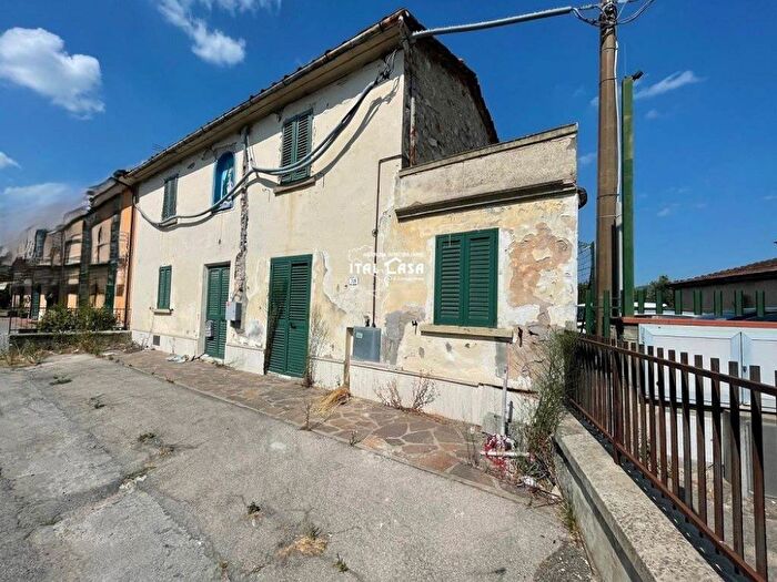 Casa con 6 locali in vendita in Via Francesca Uggia, Uggia Pazzera Bizzarrino, Monsummano Terme
