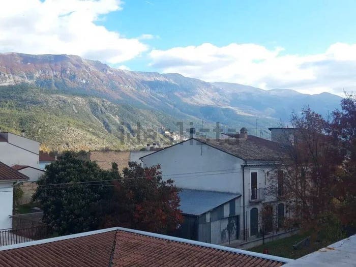 Appartamento con 6 locali in vendita in Via Italica Nn, Corfinio