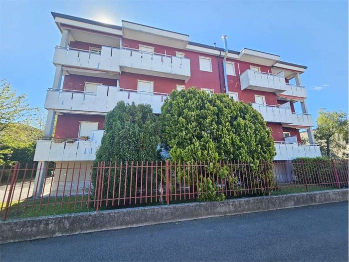 Appartamento trilocale in vendita in Via Vismara, Centro, Cislago