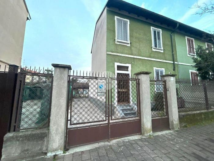 Casa quadrilocale in vendita in Via Guglielmo Oberdan, Corsico