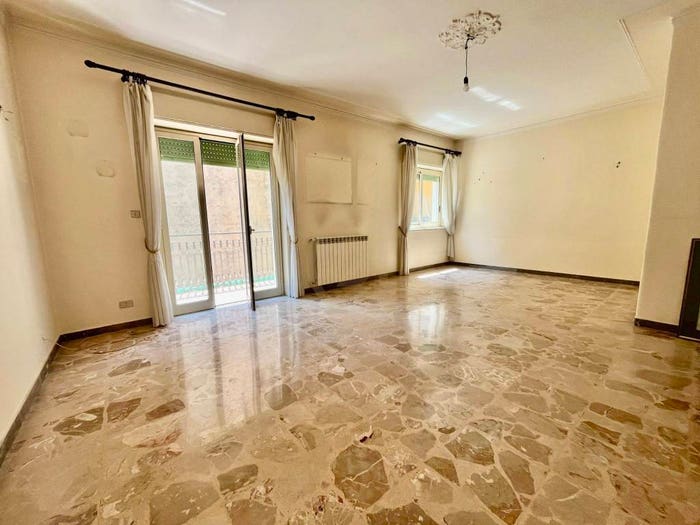 Appartamento con 5 locali in vendita in Via San Antonio Abate, Centro, Misterbianco