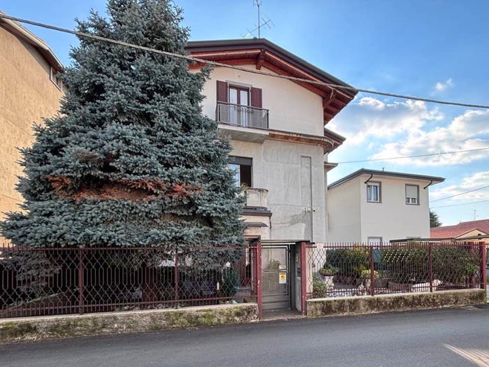 Casa con 5 locali in vendita in Via Ludovico Ariosto, Cabiate