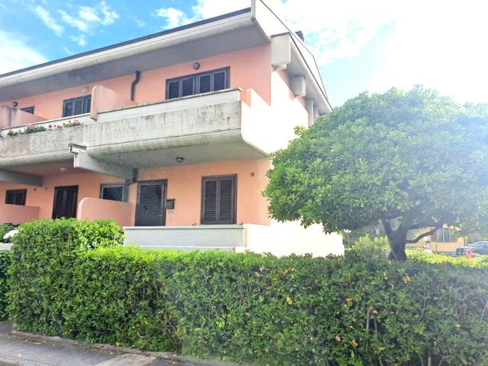 Casa trilocale in vendita in Via Gioacchino Rossini, Marina di Massa Centro, Massa