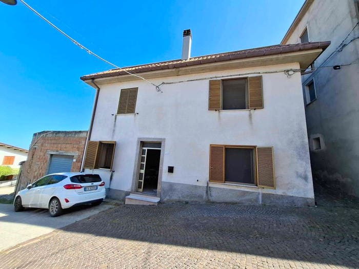 Casa con 6 locali in vendita in Via Armando Diaz, Campli