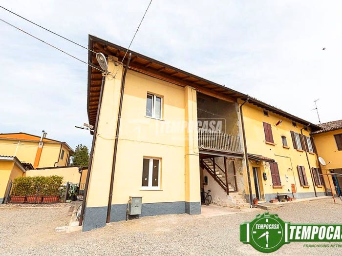 Casa trilocale in vendita in Via Garibaldi, Centro, Dovera