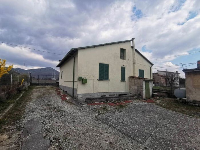 Casa trilocale in vendita in Via Enrico Palanza, Centro, Avezzano