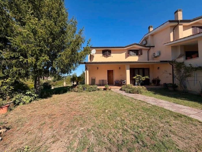 Casa con 6 locali in vendita in Via del Laghetto, Fiano Romano
