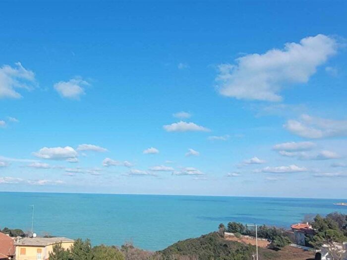 Appartamento quadrilocale in vendita in Adriatico, Ancona