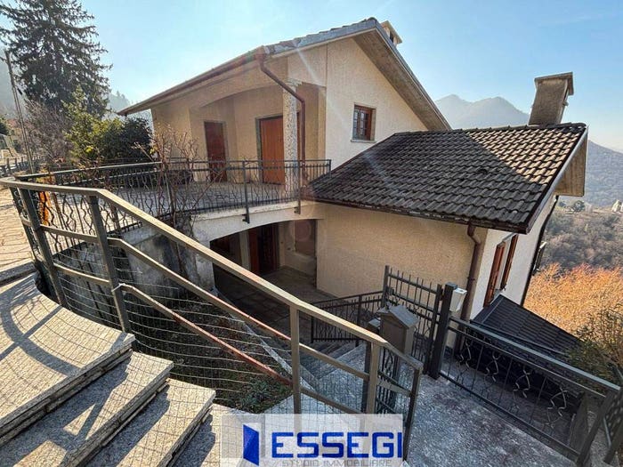 Casa con 6 locali in vendita in Via Dante Alighieri, Centro, Veleso