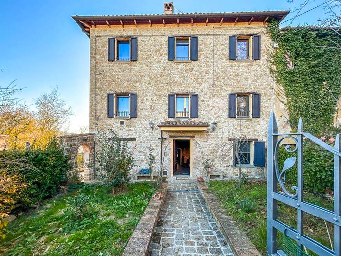 Casa con 6 locali in vendita in Gradara