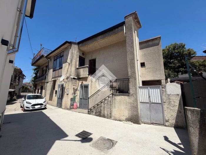 Casa quadrilocale in vendita in Via san marciano, Trescine, Cervinara