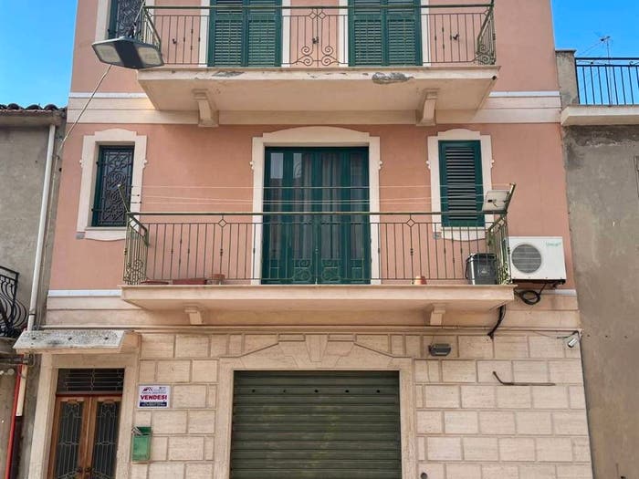 Casa con 6 locali in vendita in Campobello di Licata