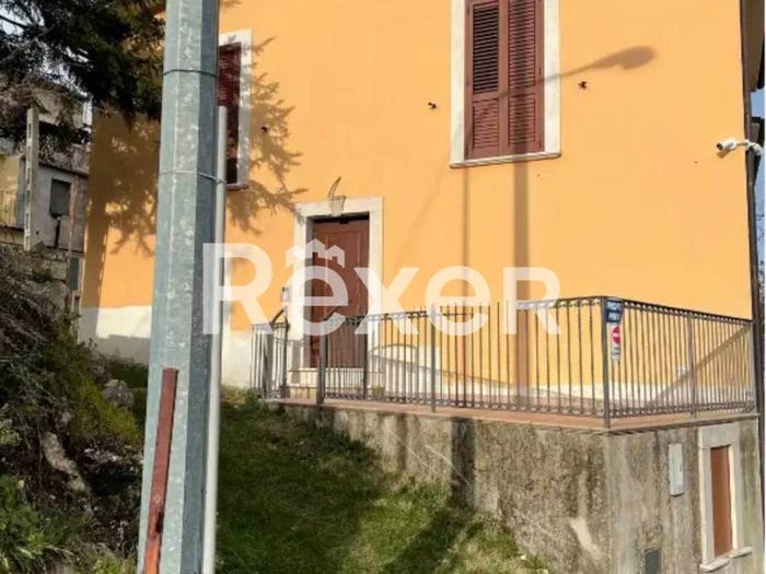Casa quadrilocale in vendita in Via Casale di Sopra, San Vittorino, Caramanico Terme