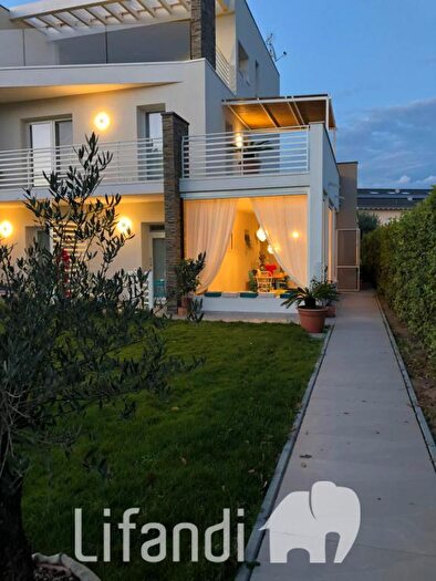 Casa con 8 locali in vendita in Via Miralago, Peschiera Del Garda