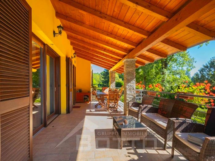 Casa con 5 locali in vendita in Via dei Boschi, Oleggio Castello