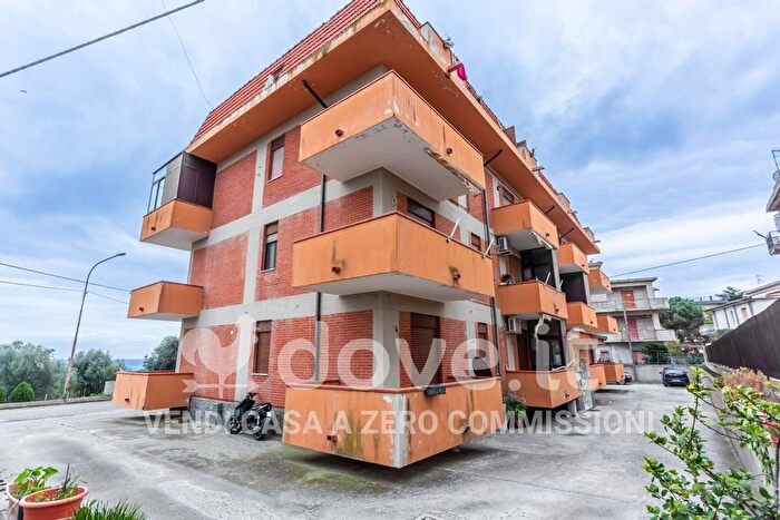Appartamento trilocale in vendita in Via Torre Snc, Caulonia