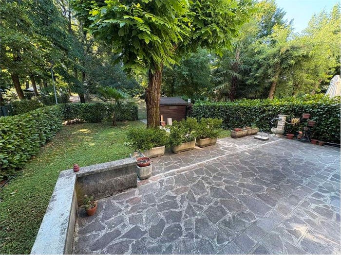 Casa con 6 locali in vendita in Villaggio Giardino, Modena
